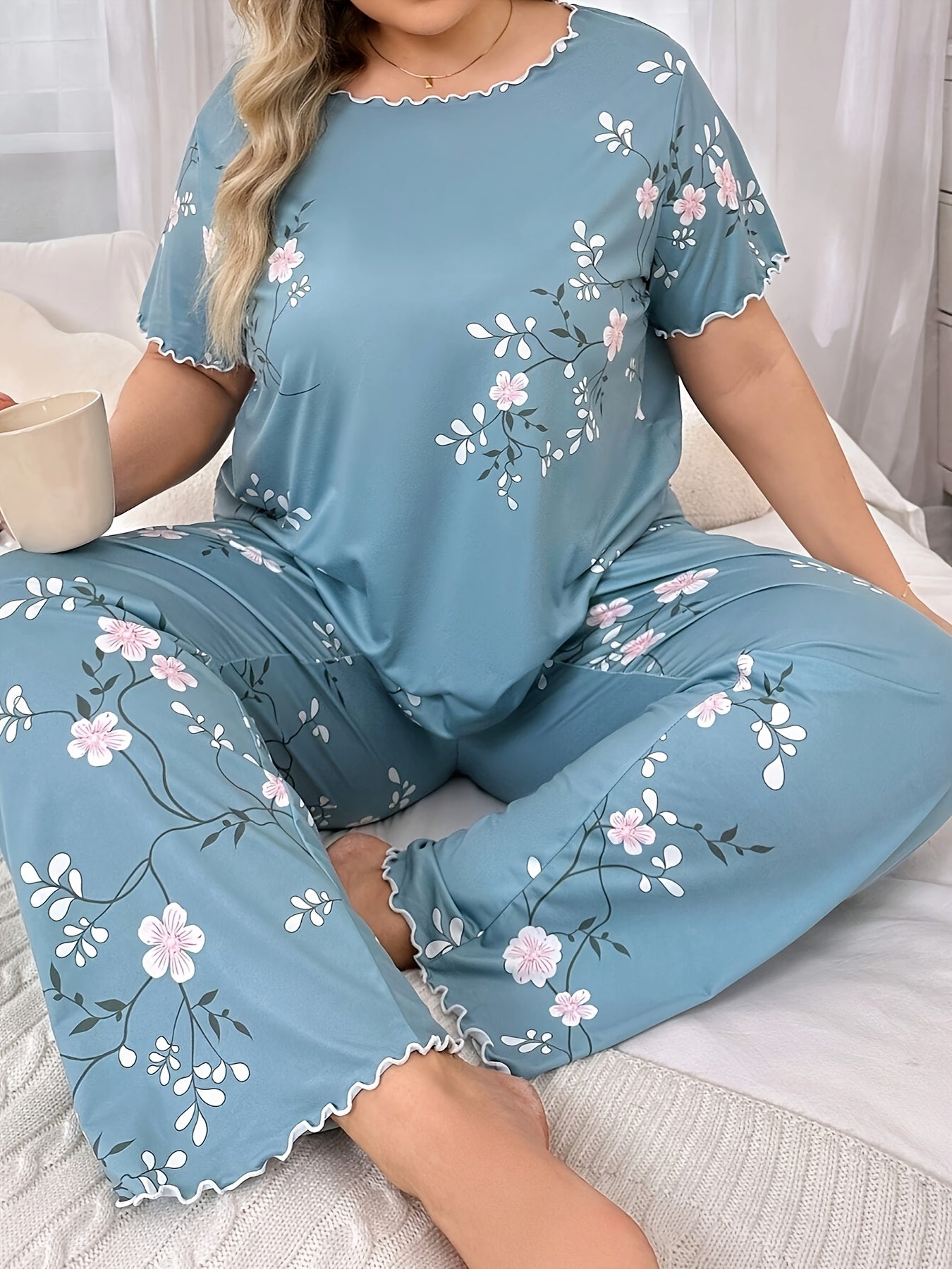 New style plus size , Women's  Floral Print Pajama Set - Short Sleeve & Long Pants, Round Neck, Elastic Waistband, , Machine Washable, Plus Size , sexy easy fit , fashion and comfortable .