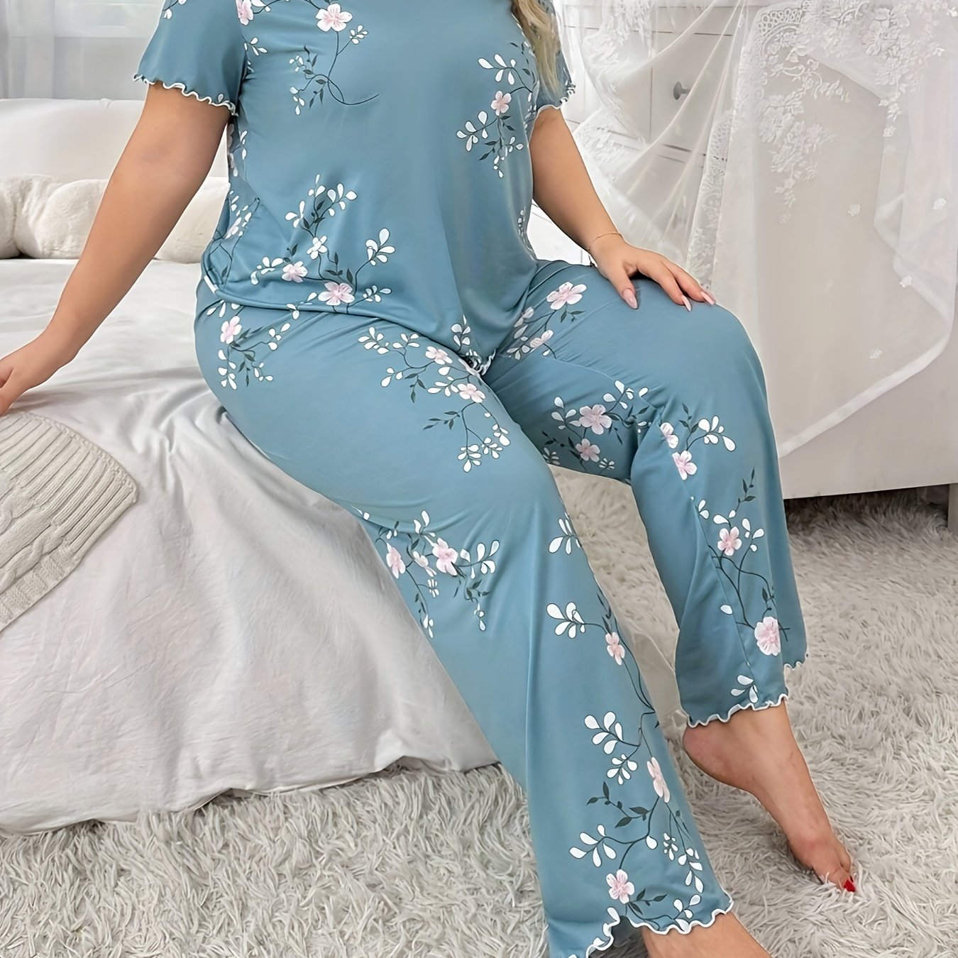 New style plus size , Women's  Floral Print Pajama Set - Short Sleeve & Long Pants, Round Neck, Elastic Waistband, , Machine Washable, Plus Size , sexy easy fit , fashion and comfortable .